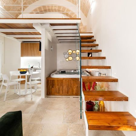 Old Court Luxury Suite&Spa By Monholiday Монополи Екстериор снимка