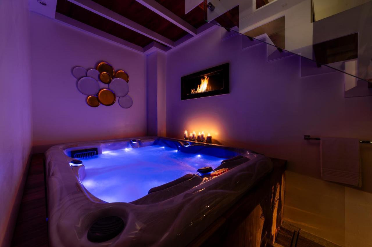 Old Court Luxury Suite&Spa By Monholiday Монополи Екстериор снимка