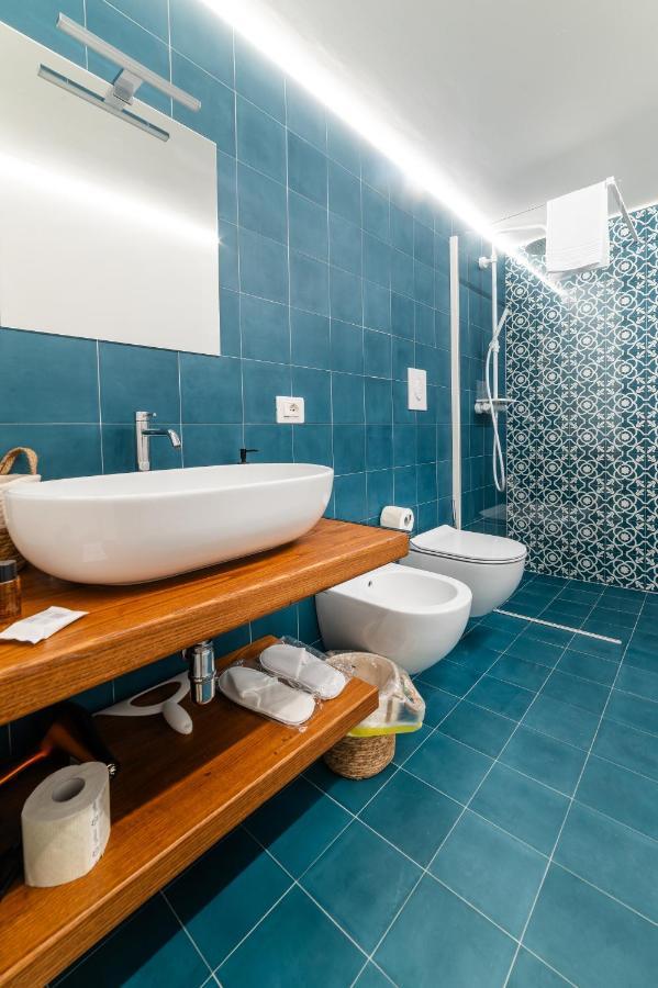 Old Court Luxury Suite&Spa By Monholiday Монополи Екстериор снимка